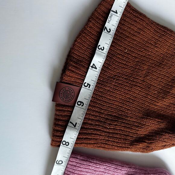 1000 Hours Outside knitted beanie - Picture 4 of 4